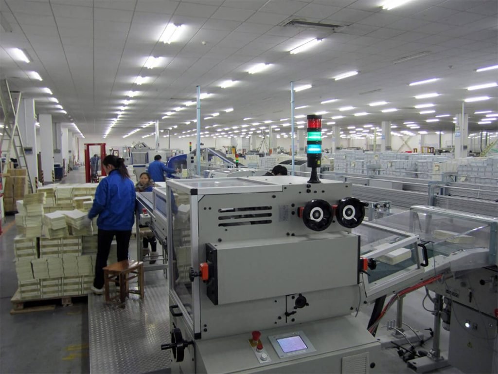 Interior de la fábrica de Amity Press en China