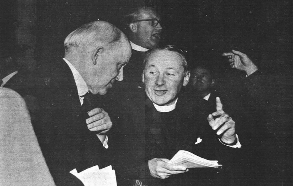 Martyn Lloyd-Jones conversando con John Stott