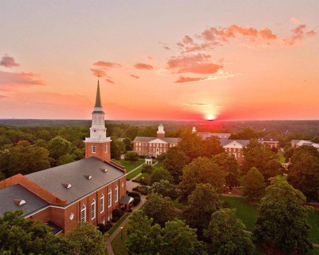 La gran mayoría de los seminarios protestantes renombrados se encuentran en Estados Unidos, o Inglaterra
