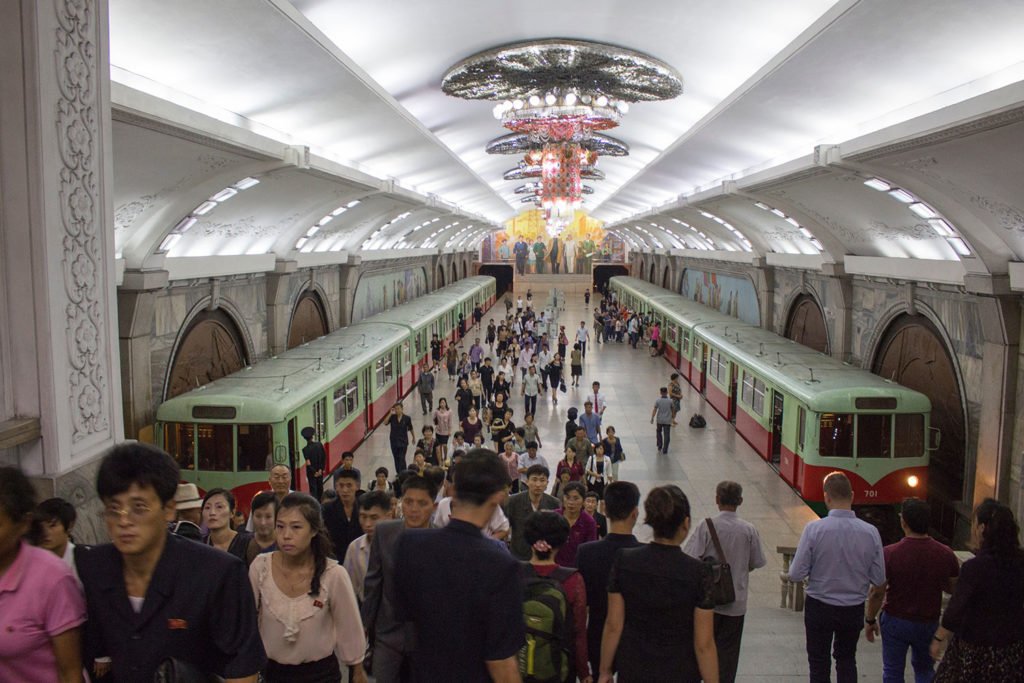 Estación de metro en Pionyang, la capital de Corea del Norte