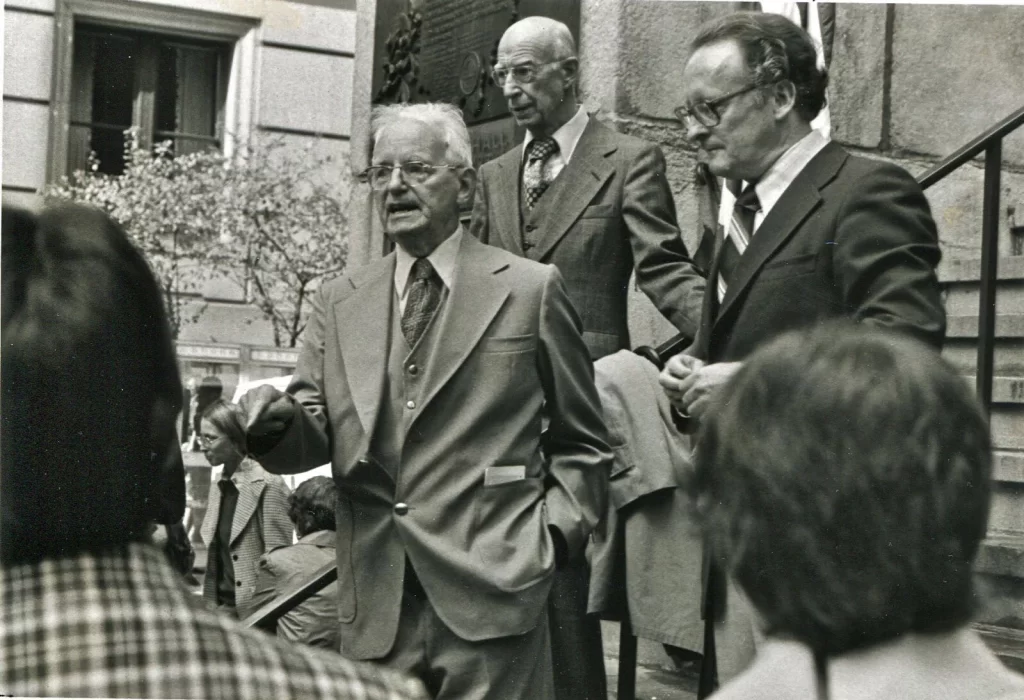 Cornelius Van Til hablando.